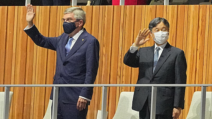 Der ungeliebte Deutsche und der verehrte Tenno: IOC-Präsident Thomas Bach (l.) und der japanische Kaiser Naruhito.