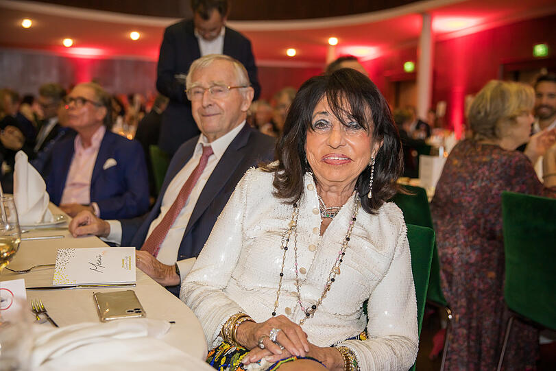 Natürlich in der ersten Reihe: Regine Sixt mit ihrem Ehemann Erich.