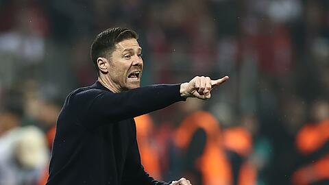 Leverkusens Trainer Xabi Alonso soll einem Bericht zufolge schon Gespräche mit den Bayern geführt haben.