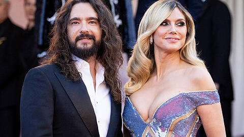 Tom Kaulitz (l.) wurde von Ehefrau Heidi Klum (r.) mit einem tierischen Familienzuwachs &uuml;berrascht.