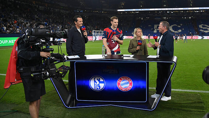 Klare Ansage an die königsblauen Anhänger: "Die Schalker Fans stehen hinter ihrer Mannschaft. Die Vergangenheit, die zählt wenig. Aber eigentlich sollten sie Manuel Neuer mit Applaus empfangen, gerade in seinem letzten Bundesliga-Jahr", findet Lothar Matthäus (r.) Klare Ansage an die königsblauen Anhänger: "Die Schalker Fans stehen hinter ihrer Mannschaft. Die Vergangenheit, die zählt wenig. Aber eigentlich sollten sie Manuel Neuer mit Applaus empfangen, gerade in seinem letzten Bundesliga-Jahr", findet Lothar Matthäus (r.)