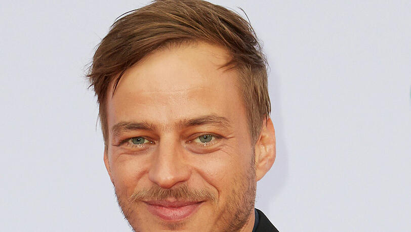Schauspieler Tom Wlaschiha posiert in Hamburg bei der Jahresprogramm-Präsentation von ProSiebenSat.1 TV Deutschland. Schauspieler Tom Wlaschiha posiert in Hamburg bei der Jahresprogramm-Präsentation von ProSiebenSat.1 TV Deutschland.