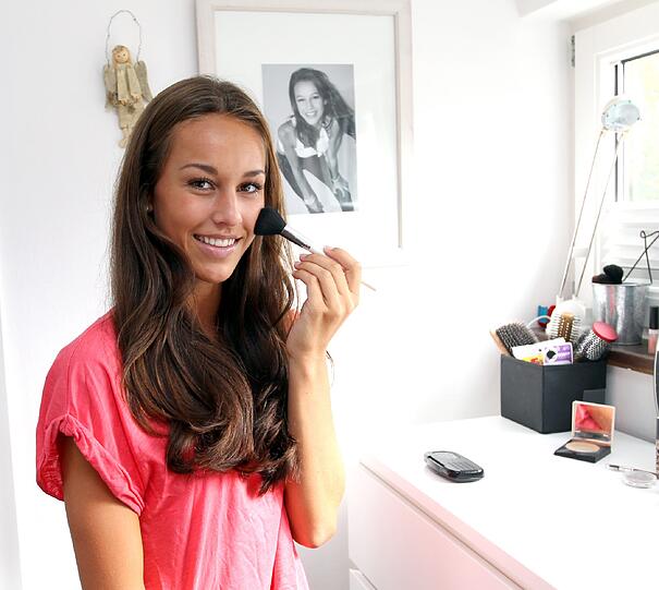 Die schöne Giulia Schmitt wollte ursprünglich Ballett-Tänzerin werden. Jetzt versucht sie ihr Glück mit einer Karriere als Model. Wird sie die Schönste Müncherin werden?