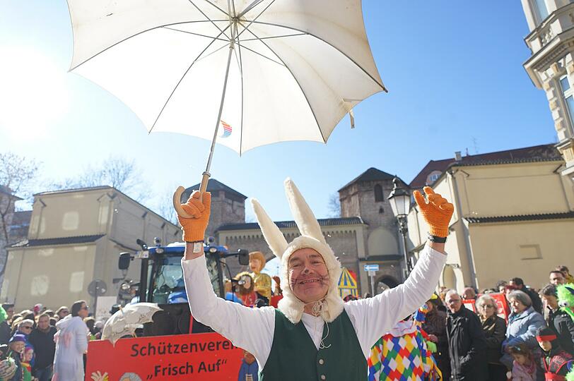 An den Ohren wird dieser Kuschelhase zumindest nicht frieren.