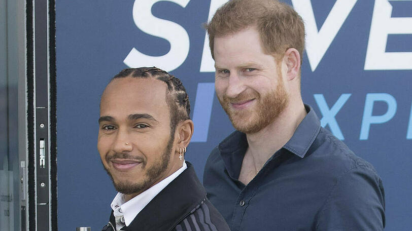 Prinz Harry (r.) und Lewis Hamilton eröffneten ein neues Museum an der britischen Rennstrecke von Silverstone.