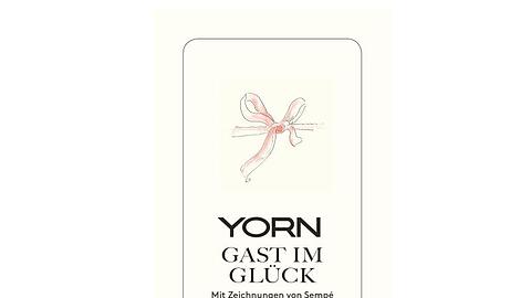 Das Cover des Buches "Yorn: Gast im Glück. Mit Zeichnungen von Sempe" von Jürgen Michaelsen alias Yorn (undatierte Aufnahme). Yorn schuf sein eigenes Haute-Couture-Haus in der Welthauptstadt der Mode. Von dort aus sorgte er über Jahrzehnte für Pariser Schick bei Karstadt und Neckermann. Diesen märchenhaft scheinenden Aufstieg erzählt Yorn in seinen kurzweiligen Erinnerungen "Gast im Glück". (zu dpa "Ein deutsches Glückskind eroberte die Pariser Modewelt").