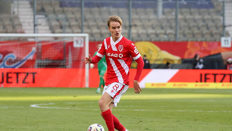 Lukas Michelbrink (mittlerweile bei Energie Cottbus) spielte mit Noel As&eacute;ko in der Jugend von Hertha BSC.