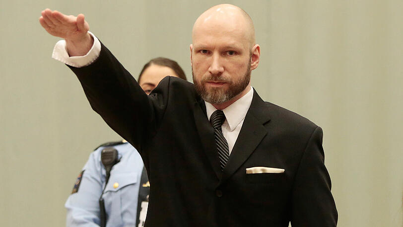 Anders Behring Breivik provozierte zum Prozessbeginn mal wieder mit dem Hitlergruß.