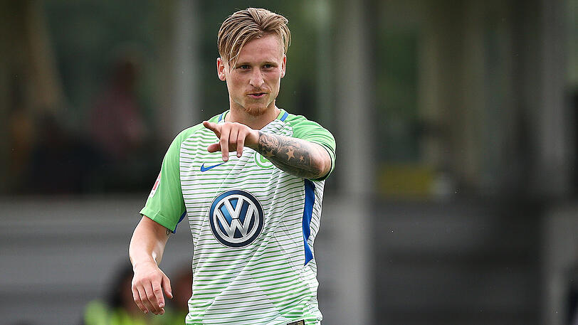 Marvin Stefaniak (22) hatte sich bei Dynamo Dresden als Vorlagengeber in den Vordergrund gespielt und war im vergangenen Sommer zum VfL Wolfsburg gewechselt.