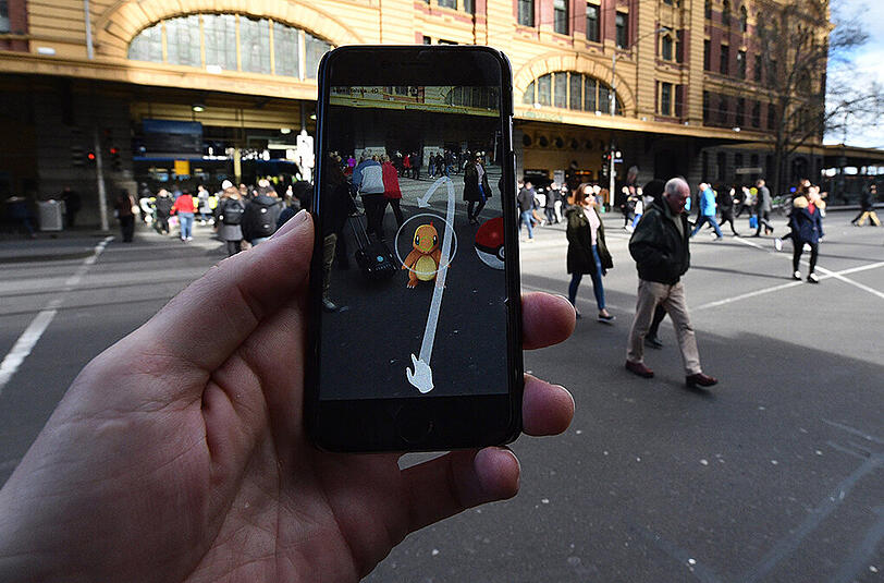 Bei "Pokémon Go" werden die kleinen Monster per Smartphone in die Umgebung integriert.