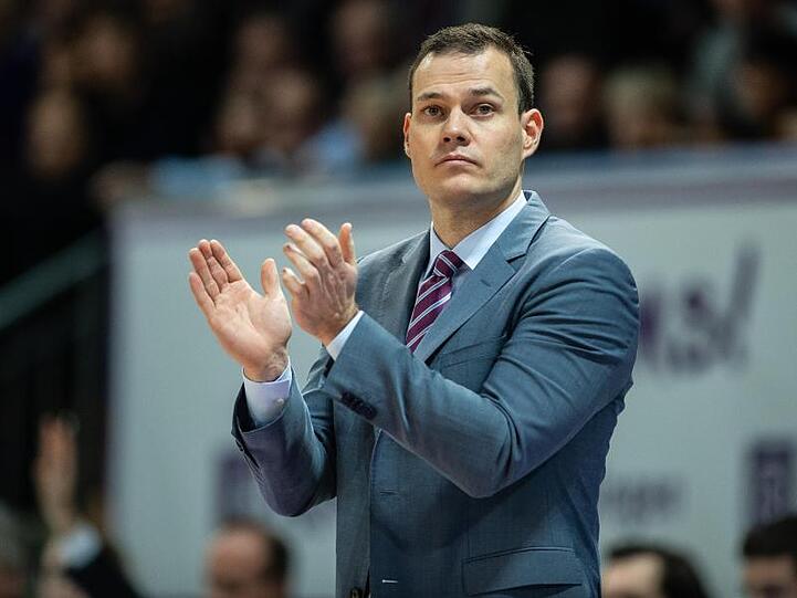 Bamberger Basketballer holen Trainer Roijakkers aus Göttingen. Foto: Swen Pförtner/dpa/Archivbild