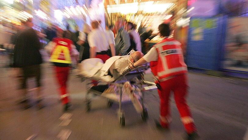 Nach der Reanimation durch die Polizei kam der Mann ins Krankenhaus. (Symbolbild) Nach der Reanimation durch die Polizei kam der Mann ins Krankenhaus. (Symbolbild)