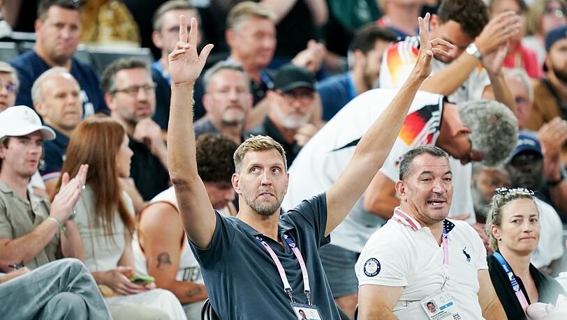 Dirk Nowitzki fiebert in Paris mit den deutschen Basketballern mit.