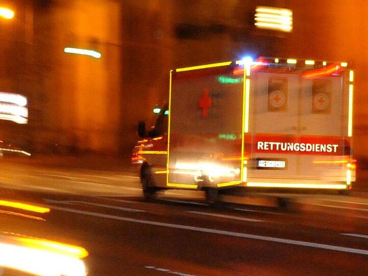 Ein Fahrzeug des Rettungsdienstes. Foto: Nicolas Armer/Archivbild