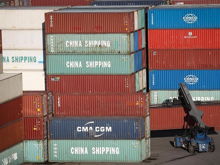Export-Container im Hamburg Hafen. Volkswirten zufolge könnte die deutsche Industrie unter Lieferengpässen in Folge des Coronavirus aus China noch mehr leiden.