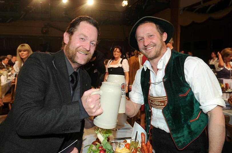 Die Schauspieler Maximilian Brückner (r) und Jürgen Tonkel auf dem Münchner Nockherberg.