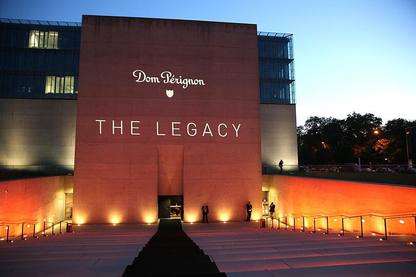 Unter dem Motto "Eine Ära endet, eine neue beginnt" luden Richard Geoffroy und Vincent Chaperon, der amtierende und der zukünftige Kellermeister des Kultchampagners Dom Pérignon, in das Ägyptische Museum ein.