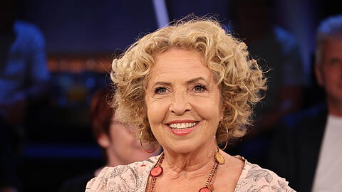 Schauspielerin Michaela May spricht in der "NDR Talk Show" über ihr Privatleben und gibt Einblicke in ihre Ehe.