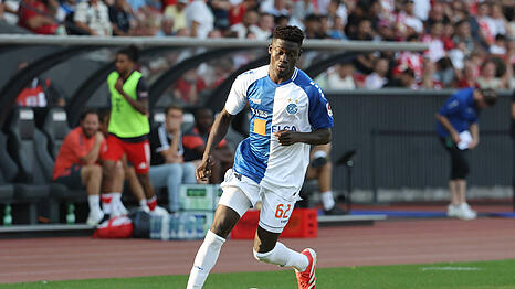 Bara Sapoko Ndiaye war im Sommer als Leihspieler f&uuml;r den Grasshopper Club Z&uuml;rich aktiv und nahm dabei auch in einem Testspiel gegen den FC Bayern teil.