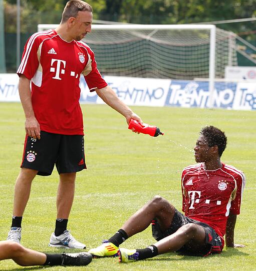 Neue Bilder vom Trainigslager der Bayern am Gardasee