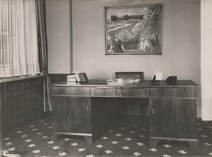 Eines der Beamten-Büros im Jahre 1930.