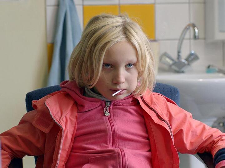 Helena Zengel ist in "Systemsprenger" Benni - ein schwieriges Mädchen.