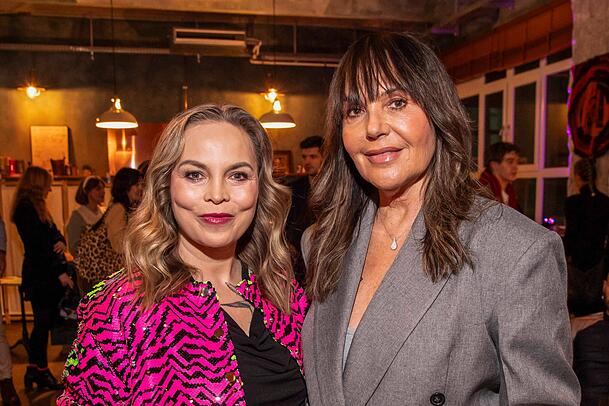 Regina Halmich und Natascha Ochsenknecht plaudern über ihre Dating-Erfahrungen. Regina Halmich und Natascha Ochsenknecht plaudern über ihre Dating-Erfahrungen.
