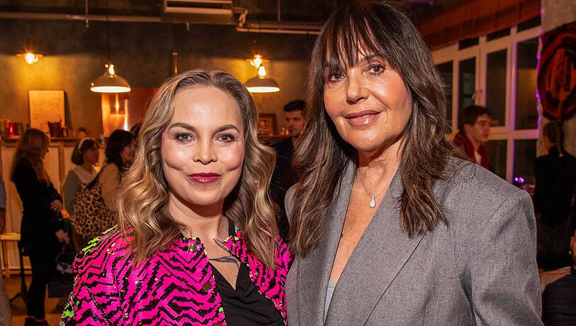 Regina Halmich und Natascha Ochsenknecht plaudern über ihre Dating-Erfahrungen. Regina Halmich und Natascha Ochsenknecht plaudern über ihre Dating-Erfahrungen.
