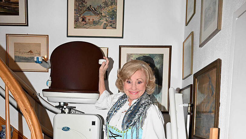 Margot Hellwig l&auml;sst den Treppenlift ihres verstorbenen Mannes nicht abbauen: "Jedes Jahr ist Wartung. Wer wei&szlig;, vielleicht ben&ouml;tige ich ihn mal selbst."