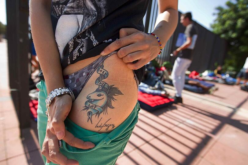 Sexy Körperkunst: Verrückte Tattoos - Spektakuläre Bilder...