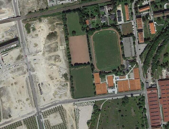 Das Gelände westlich der Sportanlage soll die Stadt sichern.