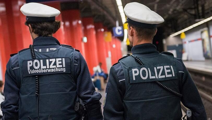 Bei einer Fahrscheinkontrolle wurden Bundespolizisten von einem 37-Jährigen angegriffen. (Symbolbild)