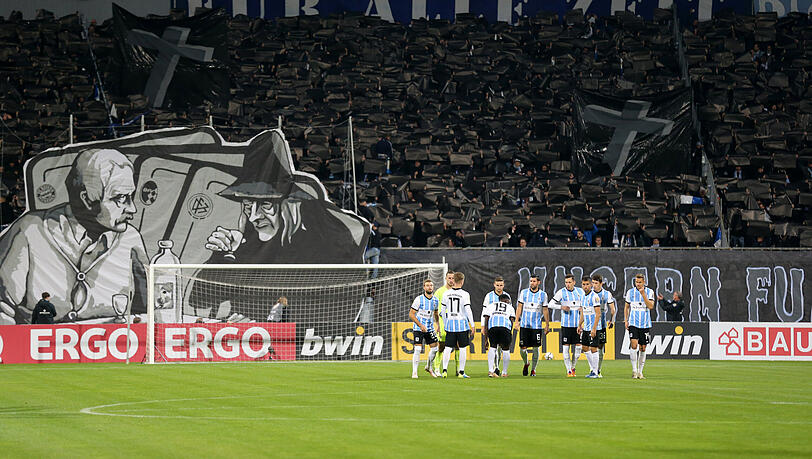 Die Löwen-Fans motivierten ihre Mannschaft gegen Schalke mit einer großen Choreo in der Westkurve.