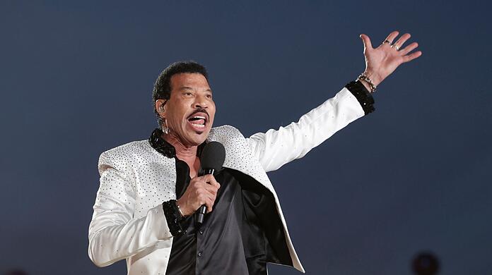 Lionel Richie trat im vergangenen Jahr bei der Krönung von König Charles III. auf. 2025 geht er wieder in Europa auf Tournee und kommt unter anderem für fünf Konzerte nach Deutschland - auch München ist dabei