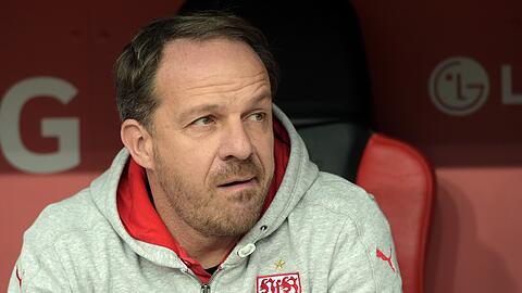 Der Trainer des VFB Stuttgart, Alexander Zorniger, ließ seine Spieler nach dem DFB-Pokalspiel noch in der Nacht auf dem Trainingsplatz Runden drehen.