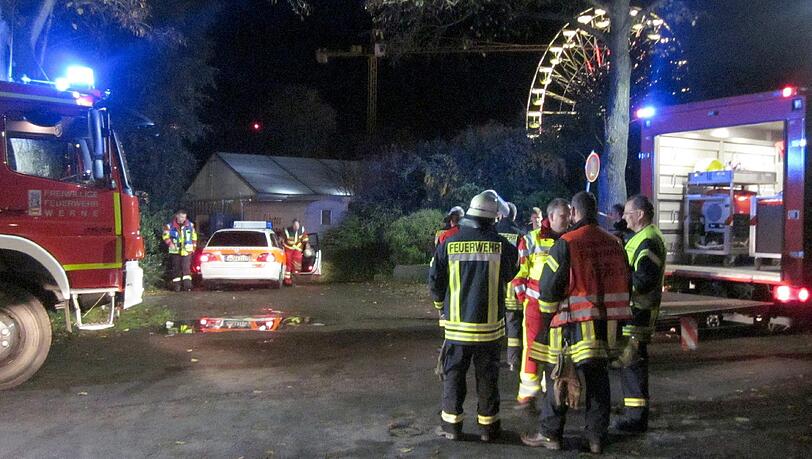 Übler Geruch und eine zerstörte Ampulle haben einen Großeinsatz der Feuerwehr bei der Kirmes ausgelöst. Übler Geruch und eine zerstörte Ampulle haben einen Großeinsatz der Feuerwehr bei der Kirmes ausgelöst.