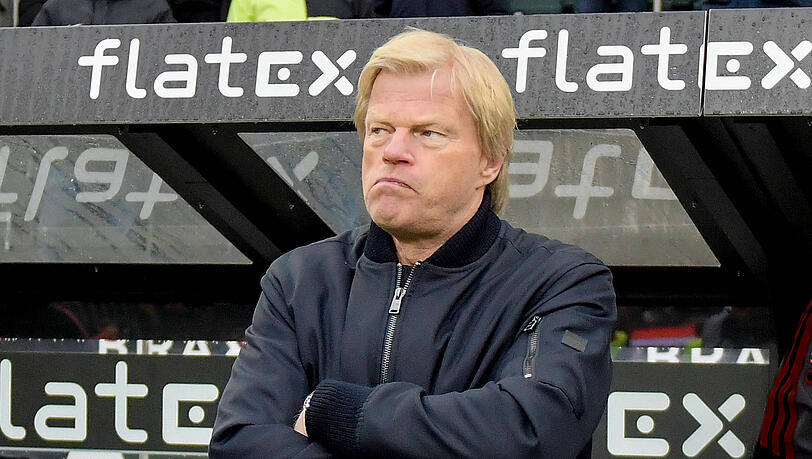 Ganz und gar bedient: Vorstandsboss Oliver Kahn nach der 2:3-Niederlage des FC Bayern bei Borussia Mönchengladbach.