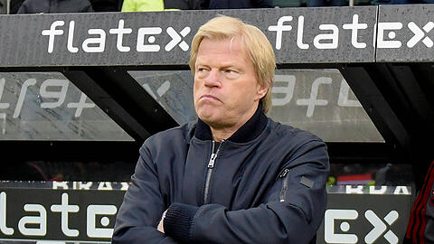 Ganz und gar bedient: Vorstandsboss Oliver Kahn nach der 2:3-Niederlage des FC Bayern bei Borussia Mönchengladbach.