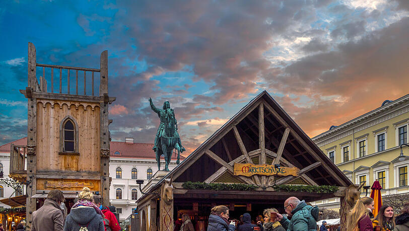 Seit 2005 ist der Markt am Wittelsbacher Platz. Seit 2005 ist der Markt am Wittelsbacher Platz.