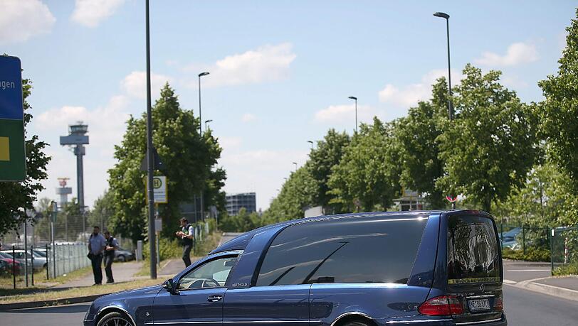 Am Mittwoch kam der Leichenwagen-Konvoi in Haltern am See an. Am Mittwoch kam der Leichenwagen-Konvoi in Haltern am See an.