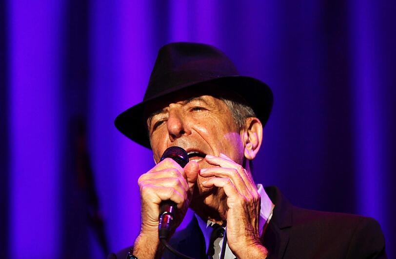 Der Kanadische Sänger und Poet Leonard Cohen ist tot - hier 2010 bei einem Konzert in Lissabon.