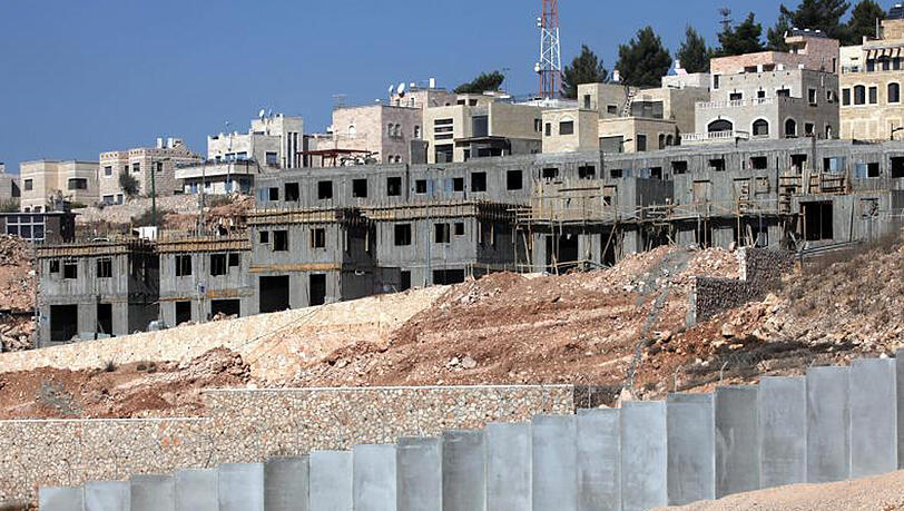 Blick auf die Baustelle der israelischen Siedlung Har Gillo im Westjordanland, aufgenommen im Jahr 2010. Zum ersten Mal seit 26 Jahren hat Israel den Bau einer völlig neuen Siedlung im Westjordanland genehmigt. Blick auf die Baustelle der israelischen Siedlung Har Gillo im Westjordanland, aufgenommen im Jahr 2010. Zum ersten Mal seit 26 Jahren hat Israel den Bau einer völlig neuen Siedlung im Westjordanland genehmigt.