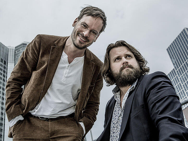 Wanja Mues (l.) und Antoine Monot, Jr. (r.) bekommen weibliche Unterstützung