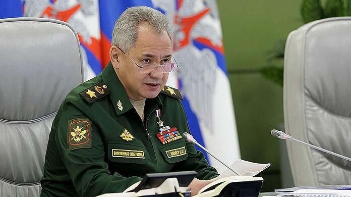 Russlands Verteidigungsminister Sergej Schoigu behauptet, die Ukraine plane zur Diskreditierung Moskaus die Zündung einer radioaktiven Bombe.