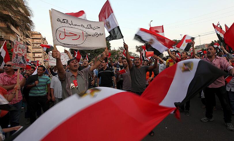 Ausnahmezustand am auf dem Tahrir-Platz in Kairo. Millionen Menschen feiern die Absetzung von Mohammed Mursi durch das ägyptische Militär.