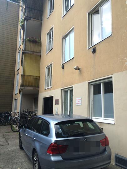 Mord in der Au in München: Bilder vom Tatort: Hier wurde die 91-jährige Rentnerin Anna S. auf gewaltsame Weise umgebracht. Die Spurensicherung ist noch vor Ort.