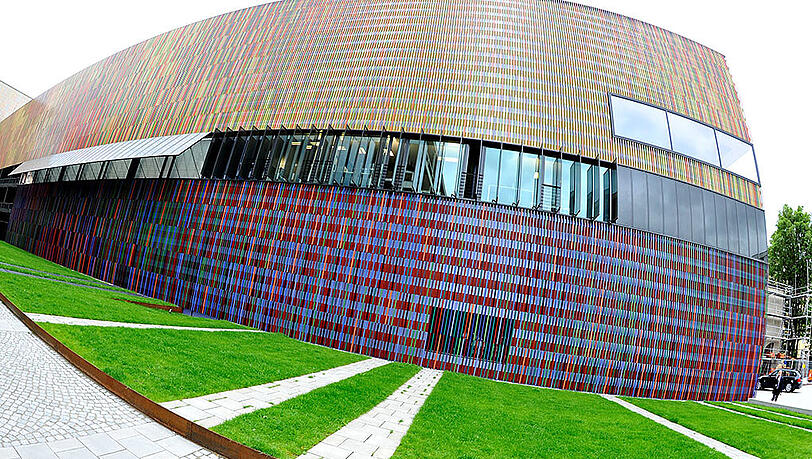Der Bau des Museum Brandhorst in der Maxvorstadt musste sich starker Kritik durch den Obersten Rechnungshof aussetzen. Der Bau des Museum Brandhorst in der Maxvorstadt musste sich starker Kritik durch den Obersten Rechnungshof aussetzen.