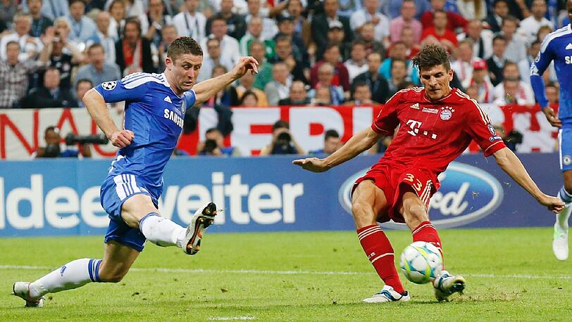 Die Riesenchance in der 1. Halbzeit: Mario Gomez kommt frei im Strafraum zum Schuss - haut den Ball aber weit übers Tor.