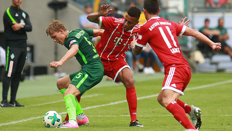 Voller Einsatz der beiden Neuzugänge Corentin Tolisso (M.) und James.