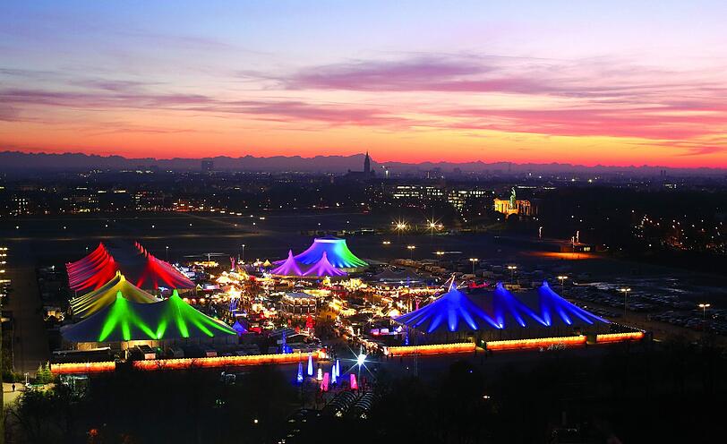 Beeindruckender Blick auf das Tollwood von oben.